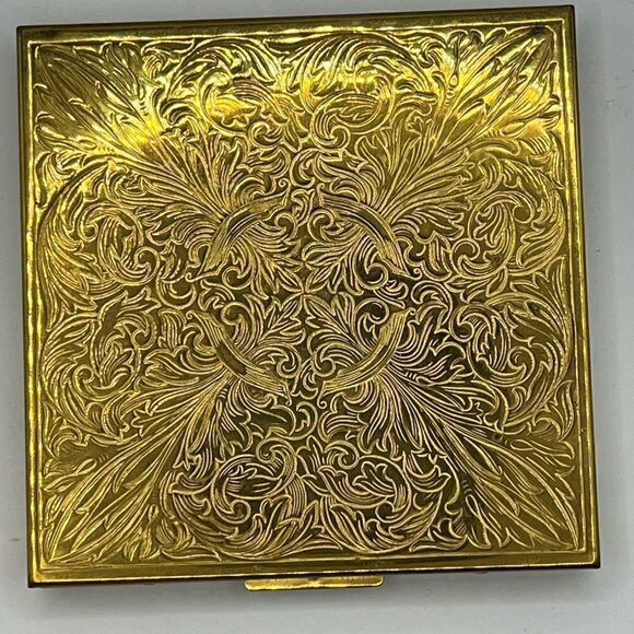 Columbia Fifth Ave large etched vintage compact. - Picture 9 of 10